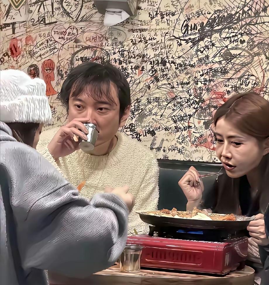 有些人的衰老是因为压力太大，有些人的衰老是因为无所事事，不管是压力还是无所事事，