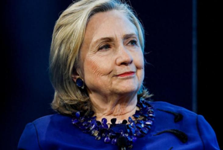 希拉里罕见发声！
美国前国务卿希拉里，最近急得直接开骂了。她骂的不是别人，正是美