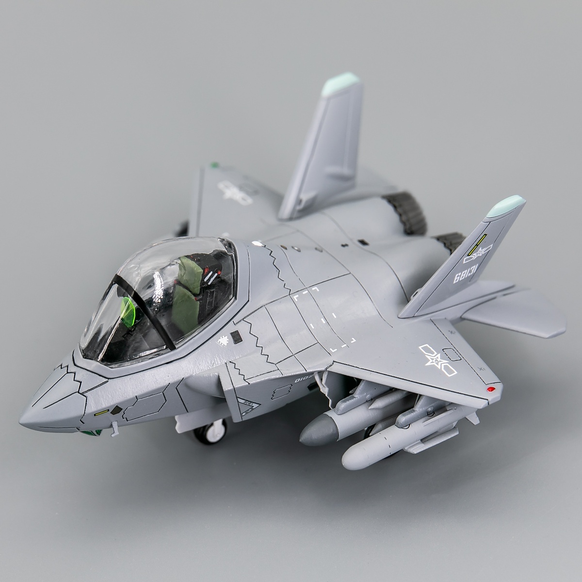 歼35A岸基版上新！相对之前的舰载版外形已进行大量改进 ，舰载版过段时间再上新。