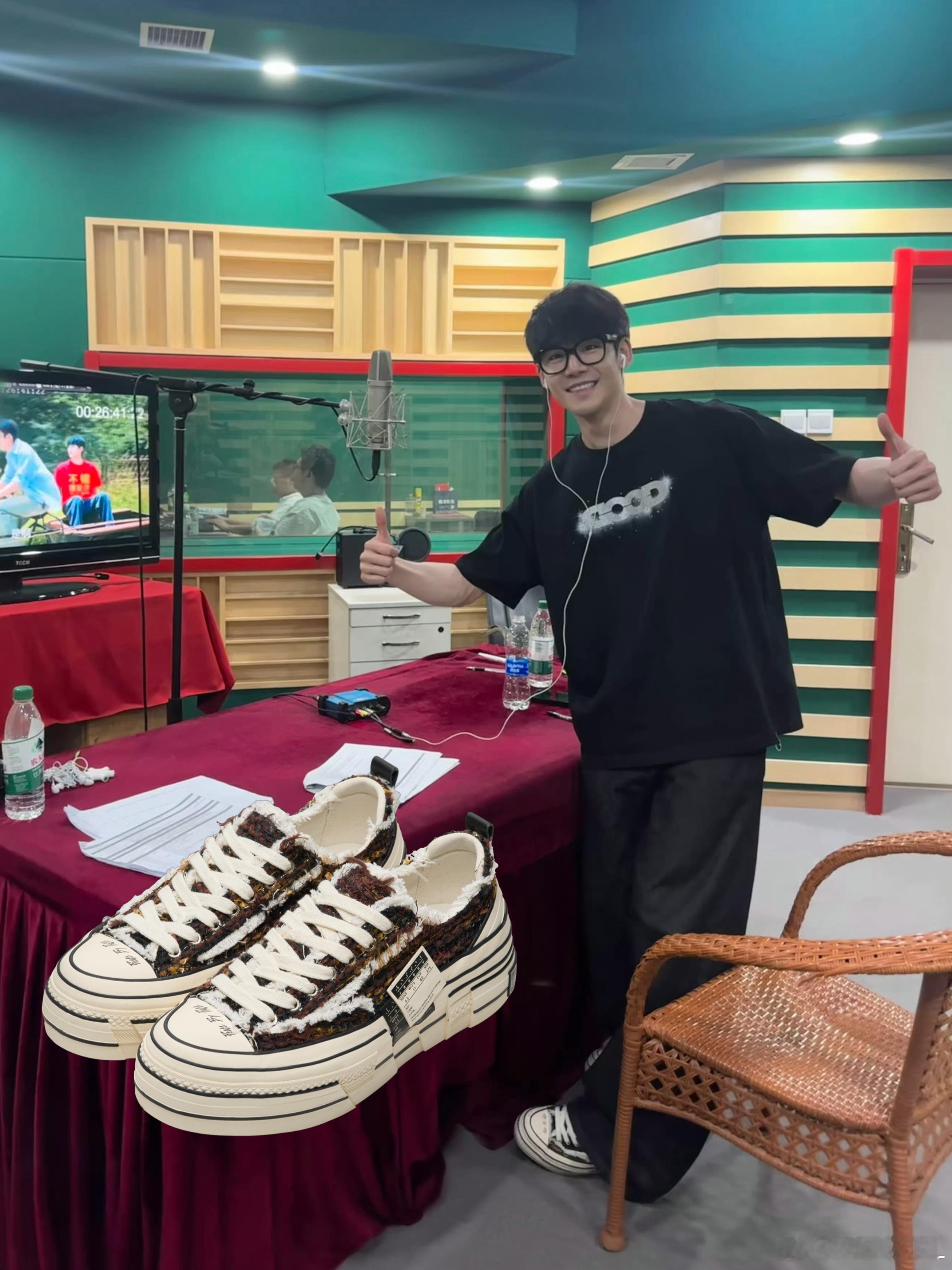 谢兴阳这个冷萌脸🥹变脸好快！在日常ootd中：上脚【xVESSEL Doubl