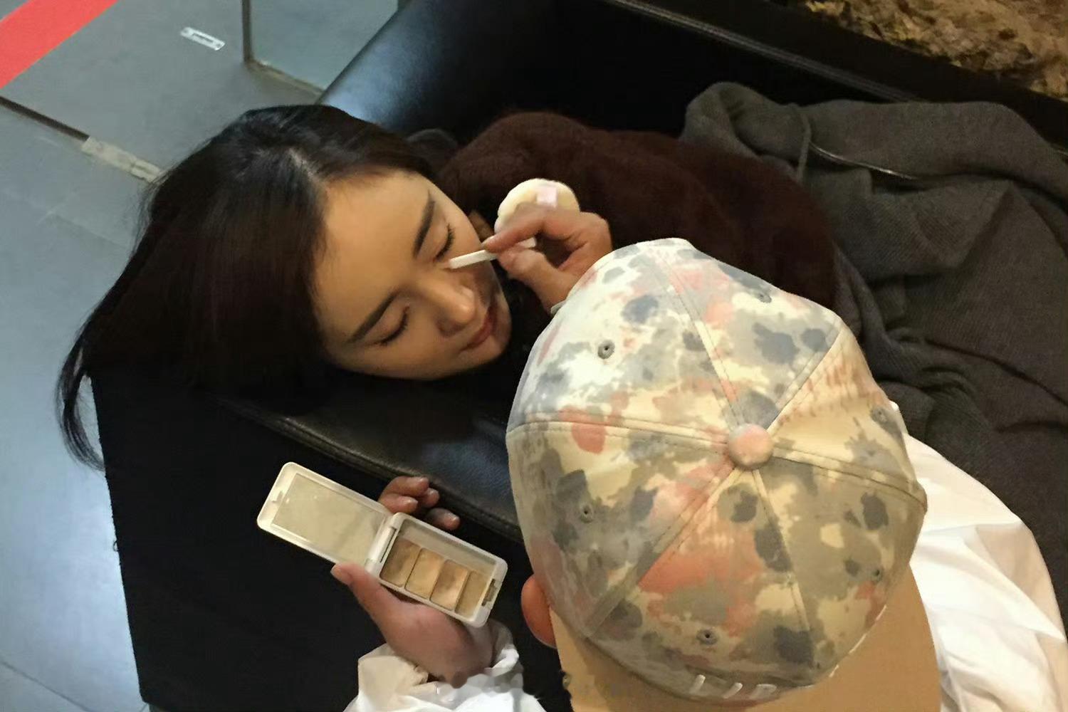 表面上我对世界说晚安，其实我只想对你说～ ​​​