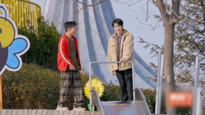 魏大勋一屁股坐水里 救命！那个“啪嗒”坐下去的瞬间，我真的笑到拍桌！心疼大勋三秒