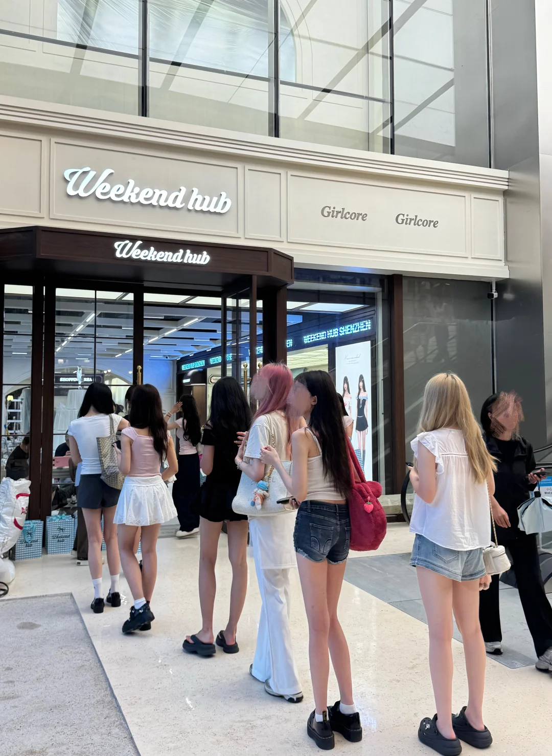 路遇深圳weekendhub面试现场。。。好多美女！🥹