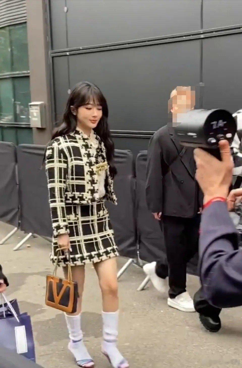 好抽象的两个人，这cp嗑得真的值，配一脸[允悲] ​​​