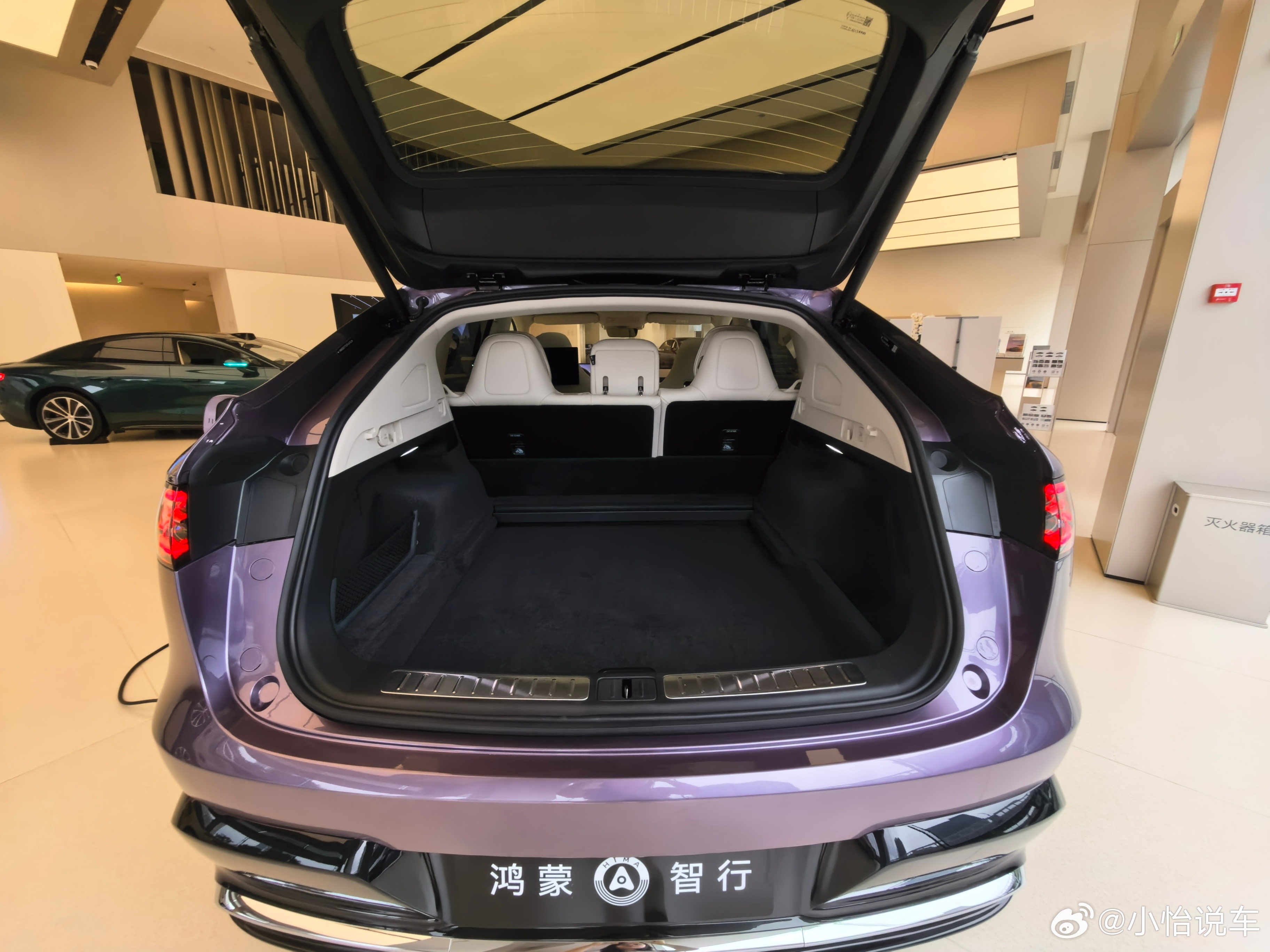 智界R7 单纯的后备箱不够放？把后三排放倒，空间又大一翻！我和汽车的日常 ​​​