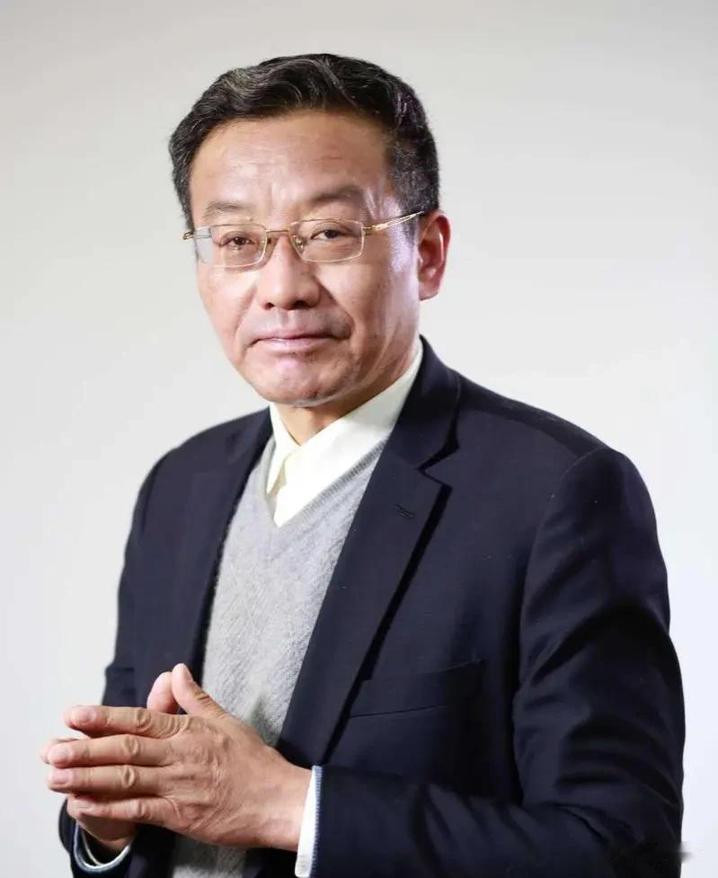 复旦大学教授王德峰一语戳破当代可怕的社会真相 ：
1. 我们进入了“精神普遍不安