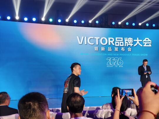 李梓嘉现身VICTOR品牌发布会