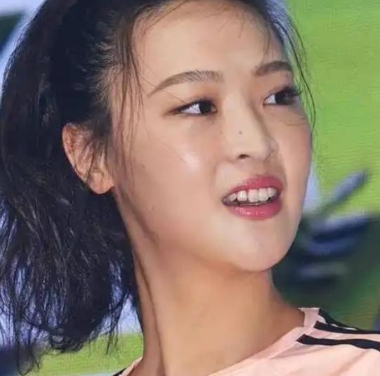 2018年，“排球女神”惠若琪嫁给了“北大才子”杨臻博。但婚后两年，他们却始终要
