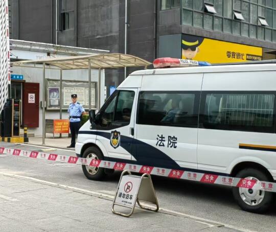李铁已被带入法庭：家人未到法院现场！