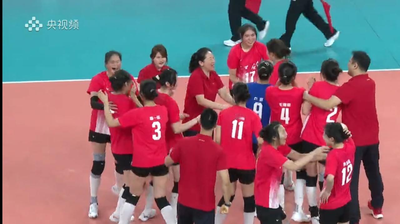 全运会快讯！江苏U20女排获得铜牌！在刚刚结束的全运会U20女排3—4名争夺战中