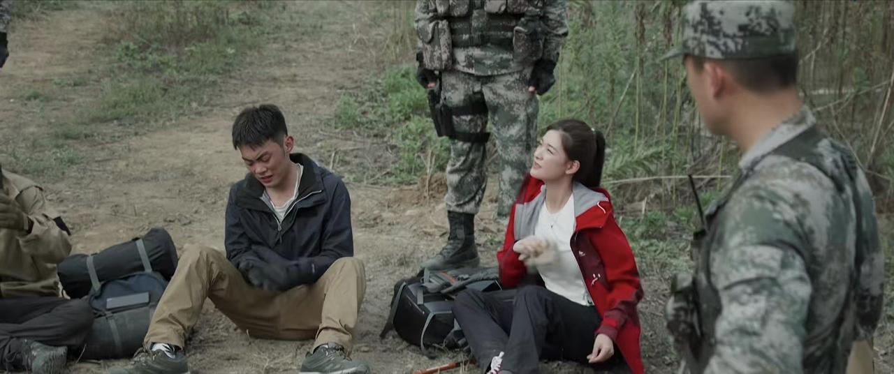 《兵自风中来》里面的那个大学生，真的好气人。

他故意跑进军事管理区旅游，解放军