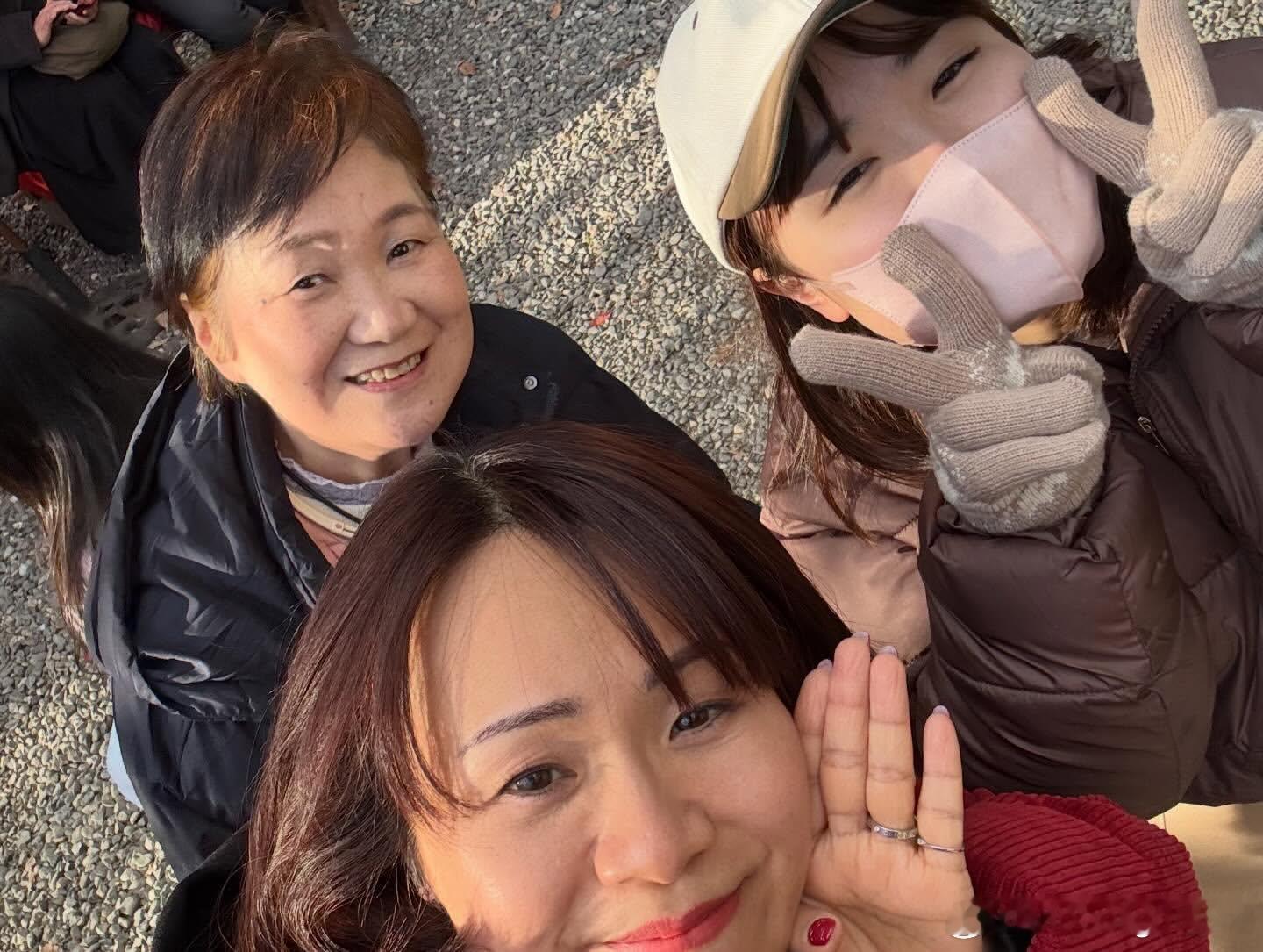 伊藤美诚妈妈更新和家人照片还有水谷隼的蝴蝶肖像杯子 