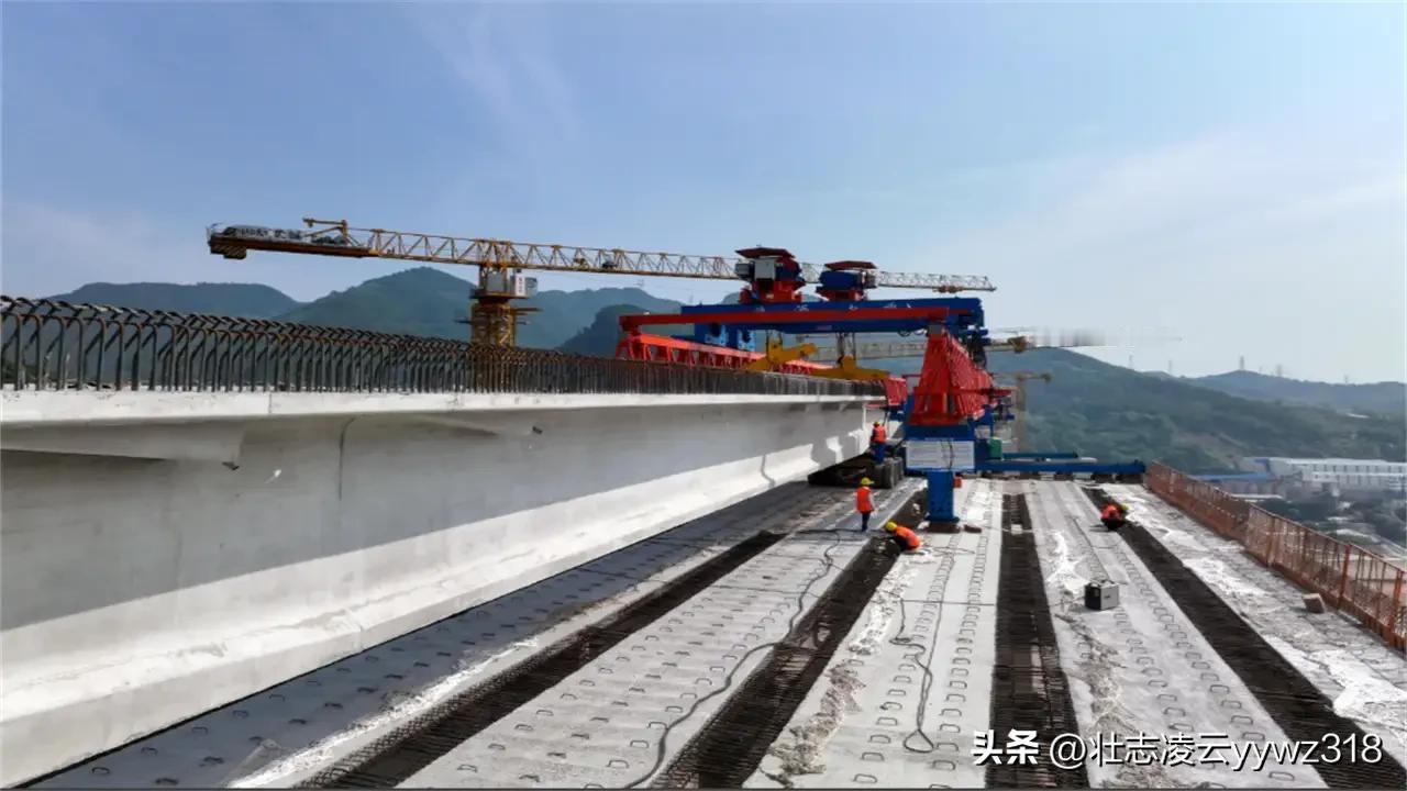 关岛965公里外！中国帮岛民修跑道，美国砸15亿急眼：不准动
 
谁能想到？太平