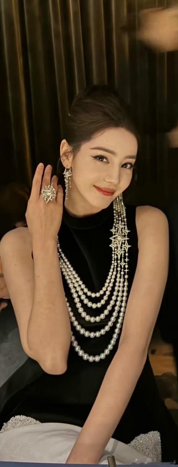 迪丽热巴的人生易如反掌迪丽热巴我的人生易如反掌爱上迪丽热巴也易如反掌