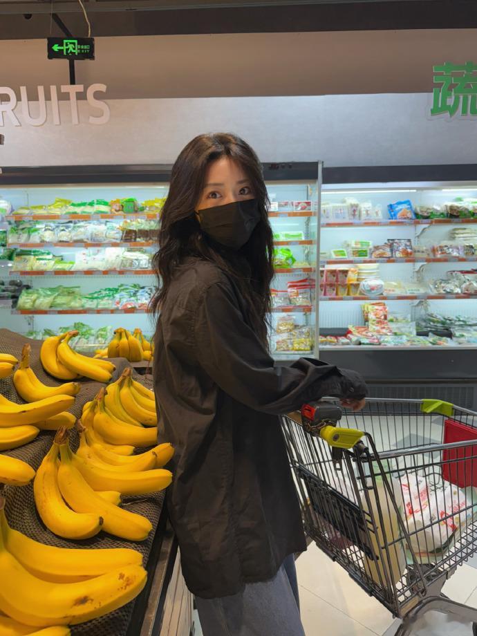 沈月撞档沈月 沈月在《三餐四季》里的逛吃日常，烟火气十足，看得人直流口水！ 