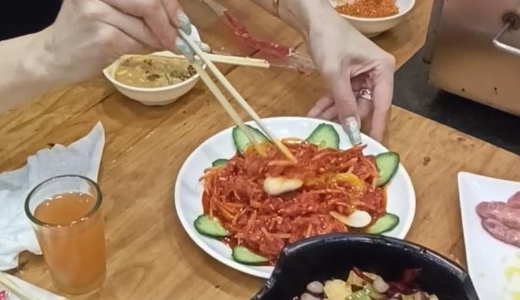 吃韩式料理还得看西塔！正宗吃法全在这了
 
咱说吃韩国烧烤，那可不是随便一烤就完