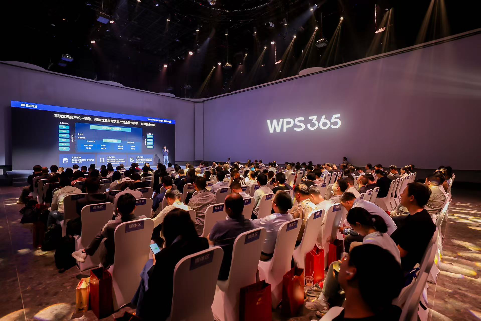 深圳的春天WPS365的回答企业AI智能体越智能，数据安全风险越高。WPS 36