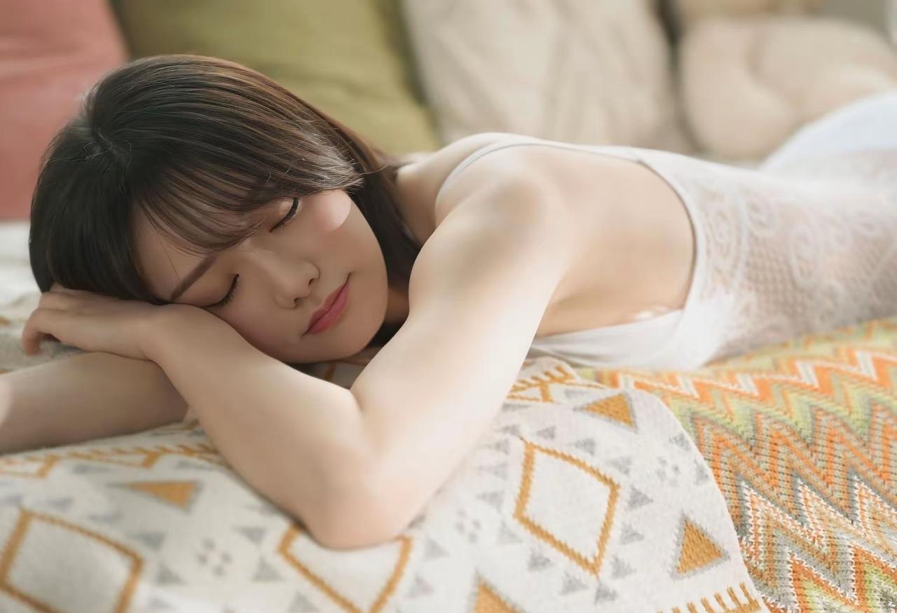 午好，躺下好好睡一觉，满血复活熬夜后补觉 躺平午睡 元气满满的中午 累了我就睡大