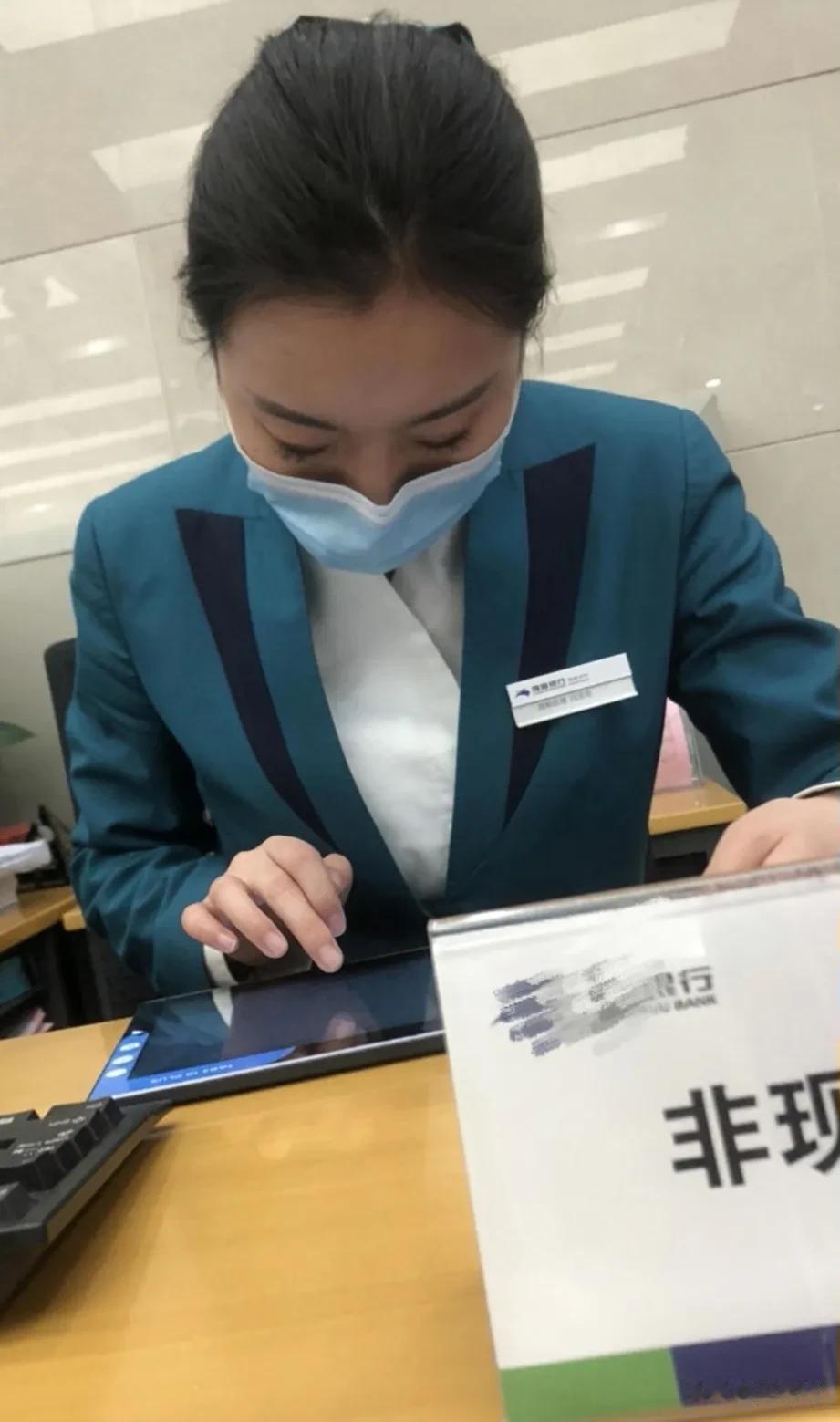 去银行面试担心被淘汰？我教你:

1.人靠衣裳马靠鞍，这话永不过时，男人的话买一