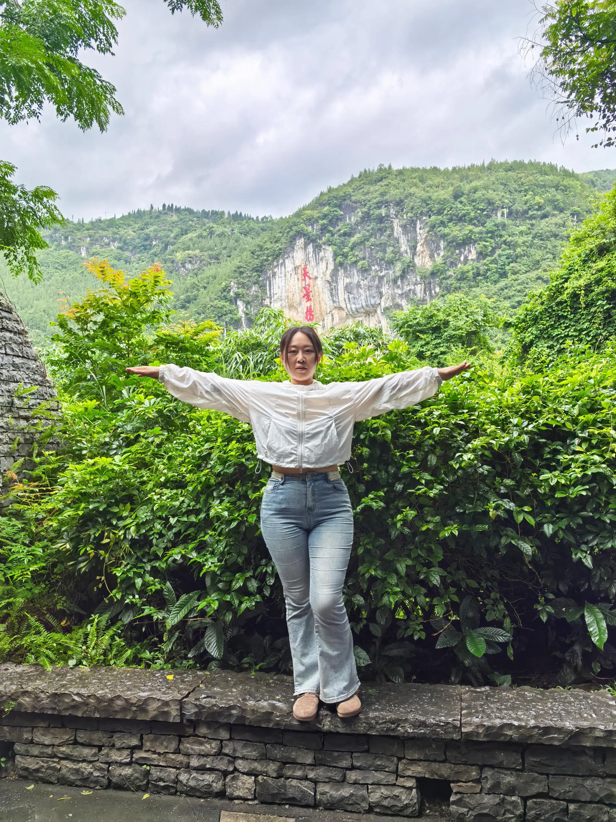 我身后的背景是我在梦里见过无数次熟悉的地方，当去过才发现原来这里我怎么...