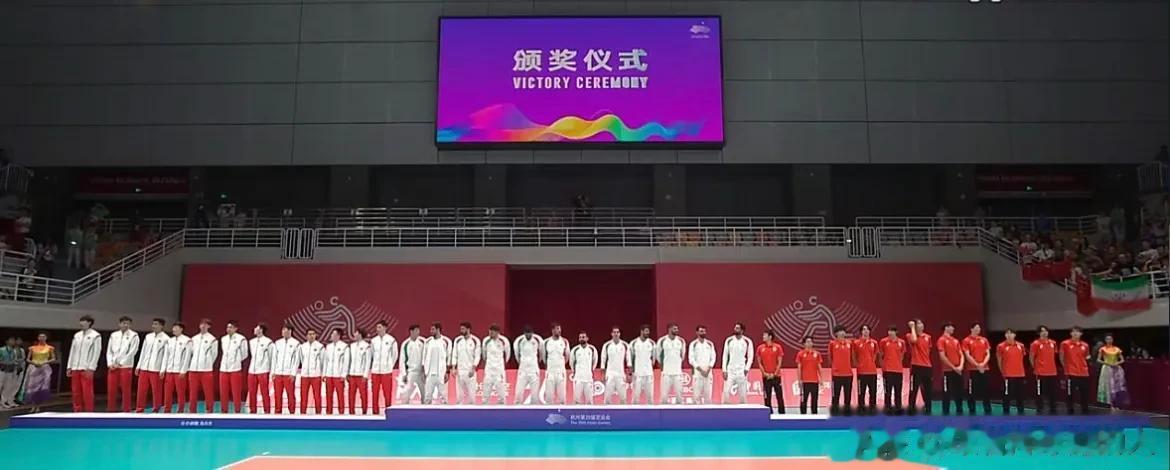 #杭州亚运会# 颁奖典礼开始，第一位介绍的颁奖嘉宾就是魏大爷。

冠军：伊朗
亚
