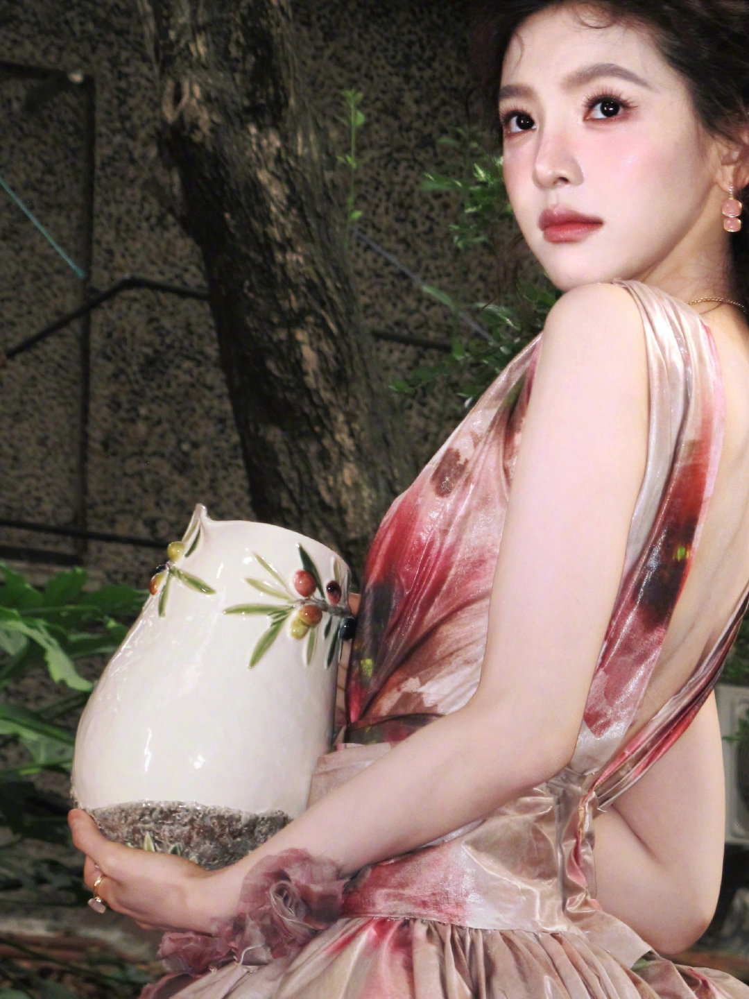 杨单给章若楠化的仙境少女妆 章若楠ElieSaab超季首穿 微博电影之夜 章若楠