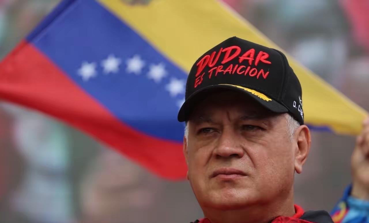 新加坡联合早报今天（1月8日）报道：“三名知情人士透露，特朗普政府已向委内瑞拉强