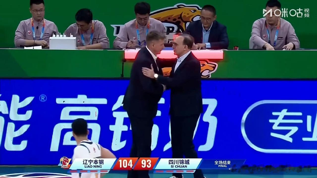 辽宁男篮三连胜了！但是还有三个问题。
1、内线没有护框。张陈治锋防守软绵绵，不会