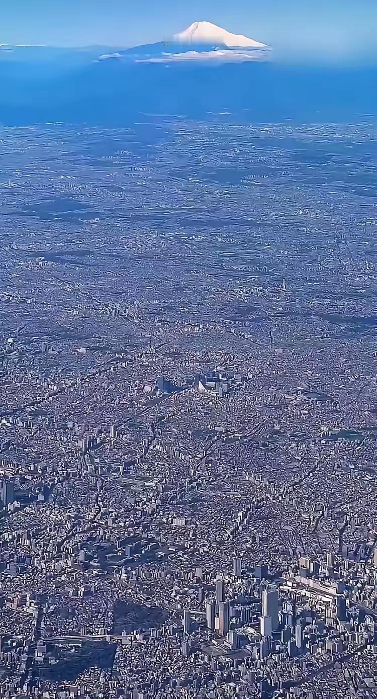 大家看看，富士山下的这个地方，需要几个“小男孩”去闹腾一下？两个够吗？前提是别闹