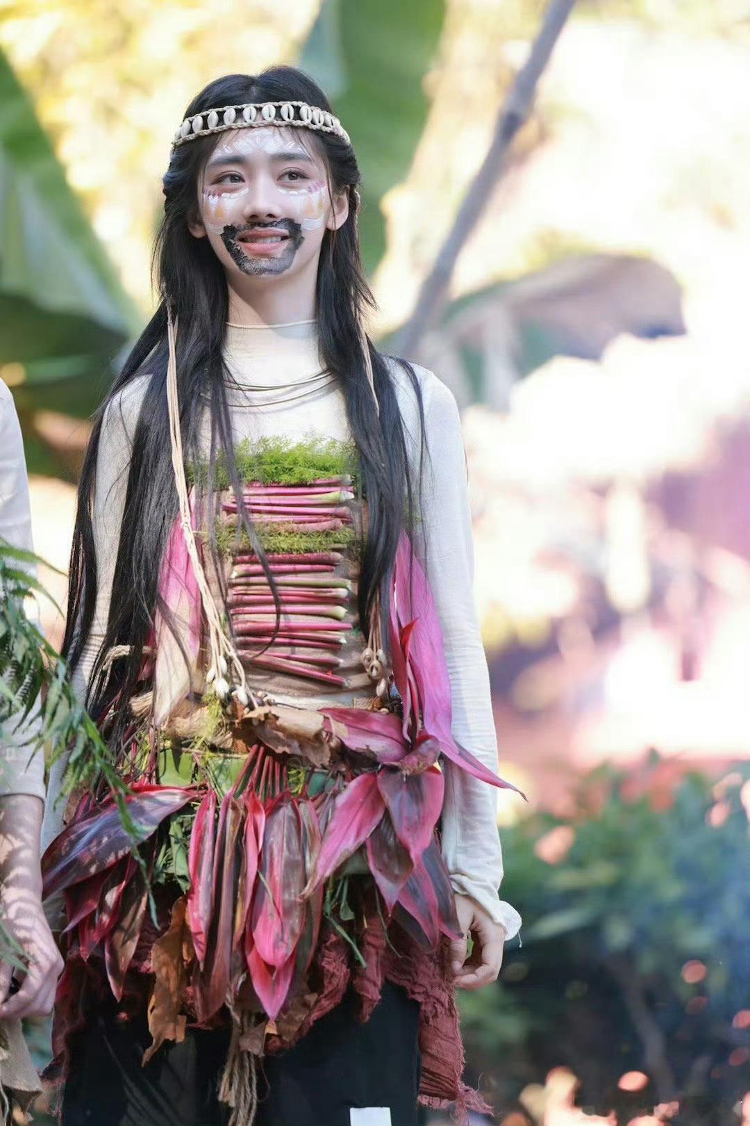 王影璐公主抱王勉哈哈哈哈哈王影璐：女友力爆棚的事，顺手就干了！！小王勉又幸福了 