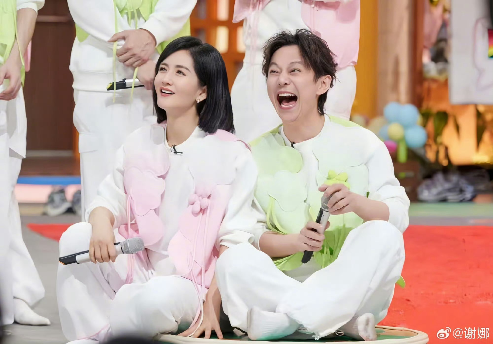 谢娜宣传何炅舞蹈新风暴终于迎来了新的综艺，何炅新综艺《舞蹈新风暴》，期待住啦，羡