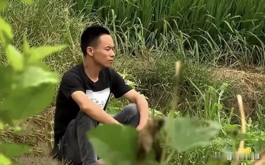 河北一男子27年来反复梦到一名女子和梨树，没想到，男子竟凭记忆找到了。
梦境宛如