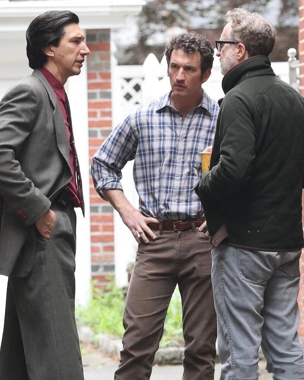 今年的戛纳主竞赛又新增一部电影，詹姆斯·格雷导演的《纸老虎》，斯嘉丽·约翰逊和亚