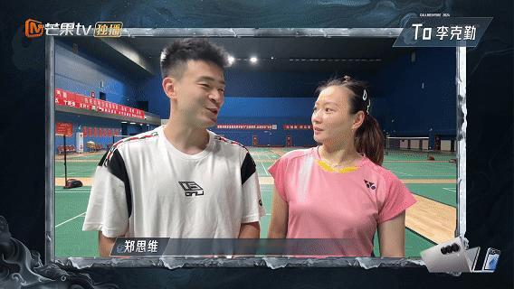 #郑思维黄雅琼给李克勤打call# 雅思组合和李克勤再次梦幻联动，披哥你小子蹭到