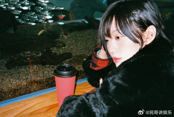 元清也到了当年佟掌柜的年纪元清自带佟掌柜江湖感 元清在《危险关系》中把清醒感演活