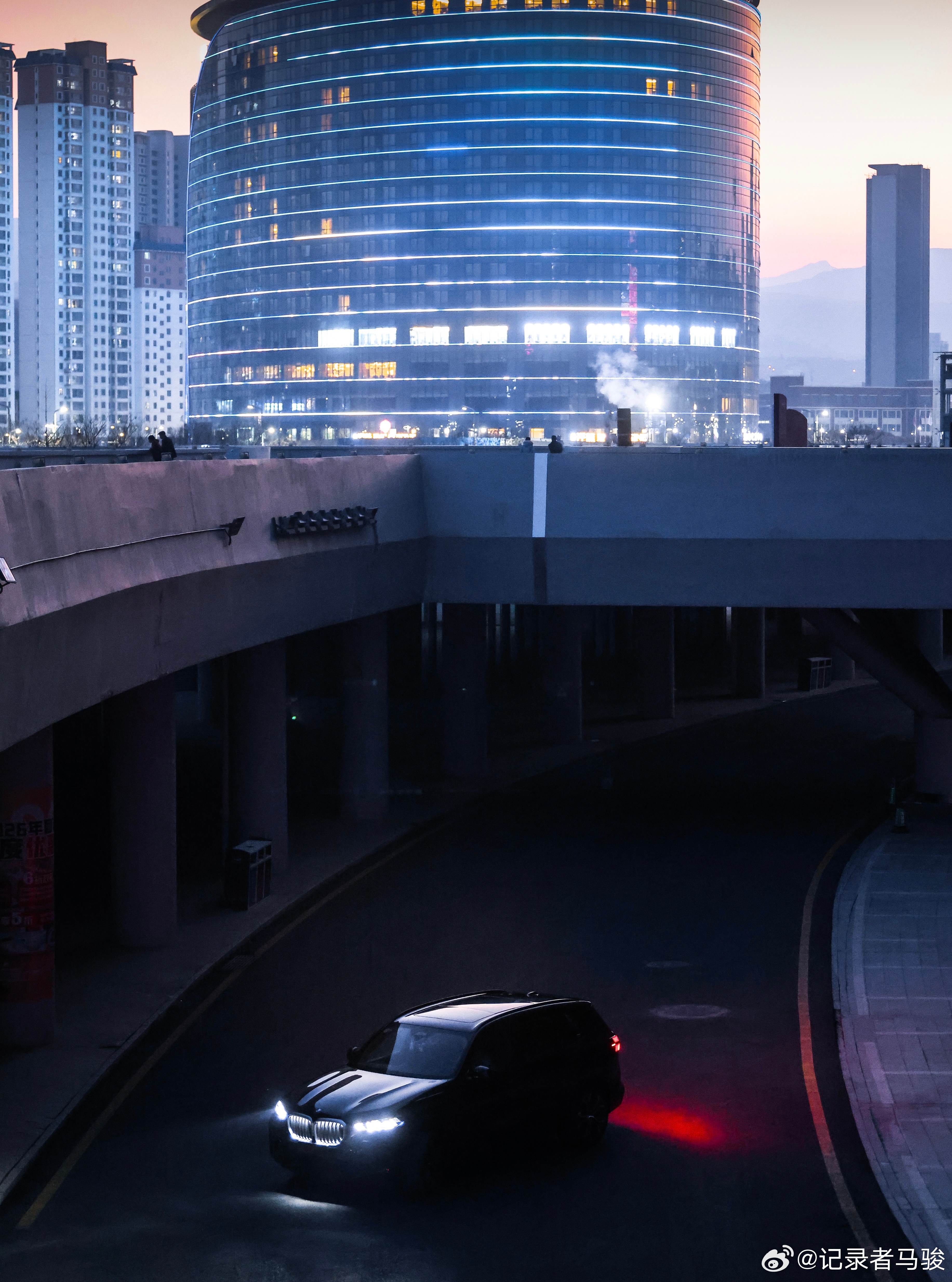 真正的力量，不在于外界环境有多顺利，而在于你相信自己能找到出路，哪怕前方充满未知