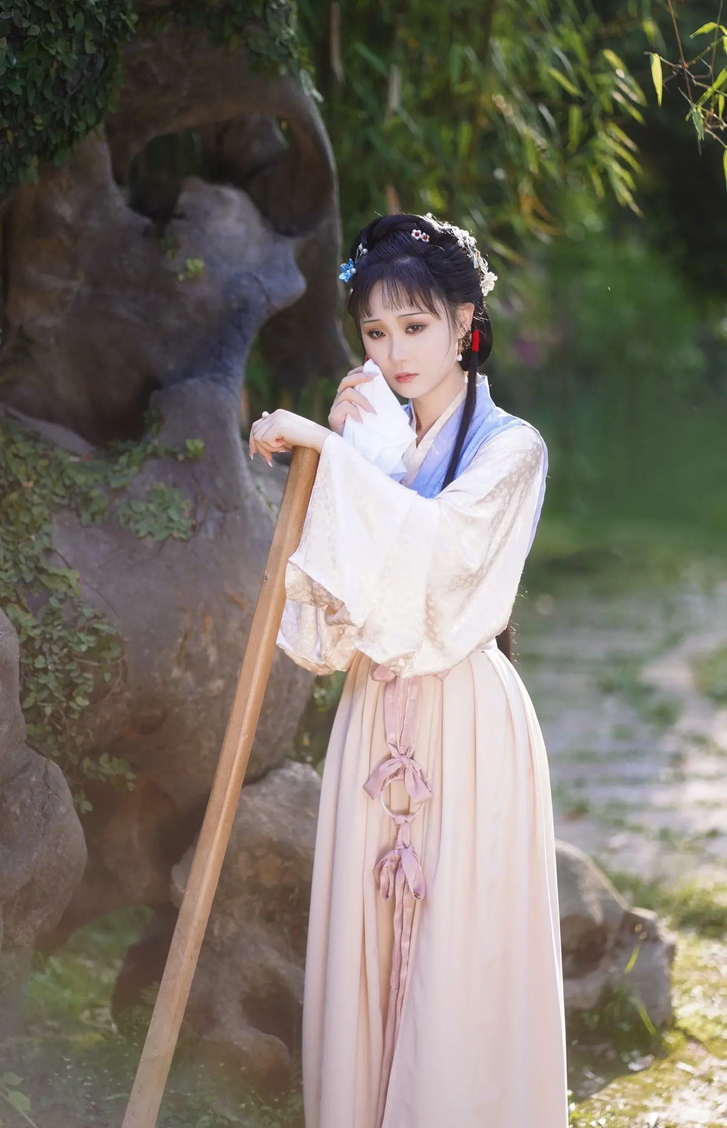 颦儿”
“宝姐姐”
终于拍到宝黛咯！黛玉仿拍