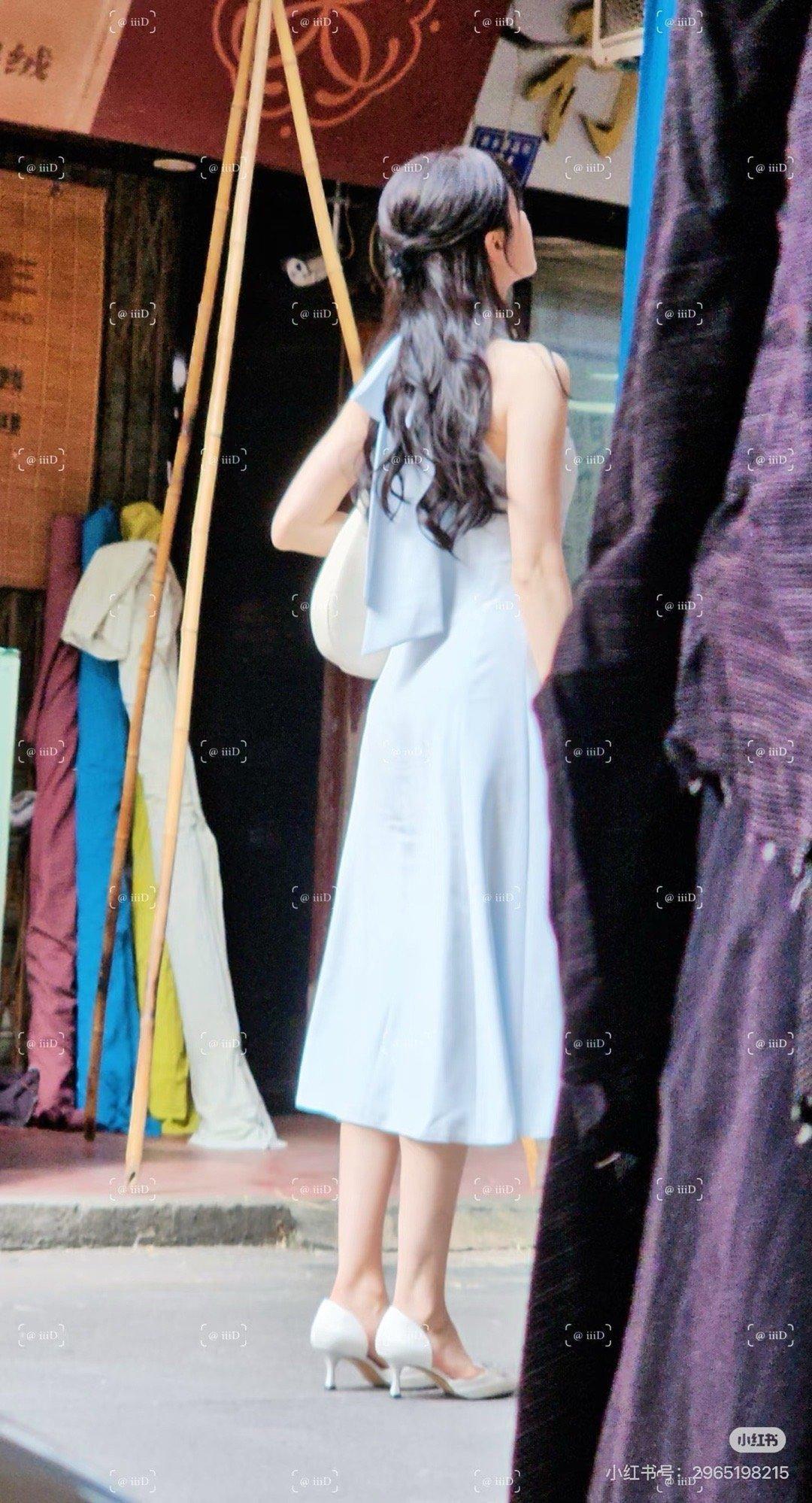 直接就是一个女神降临