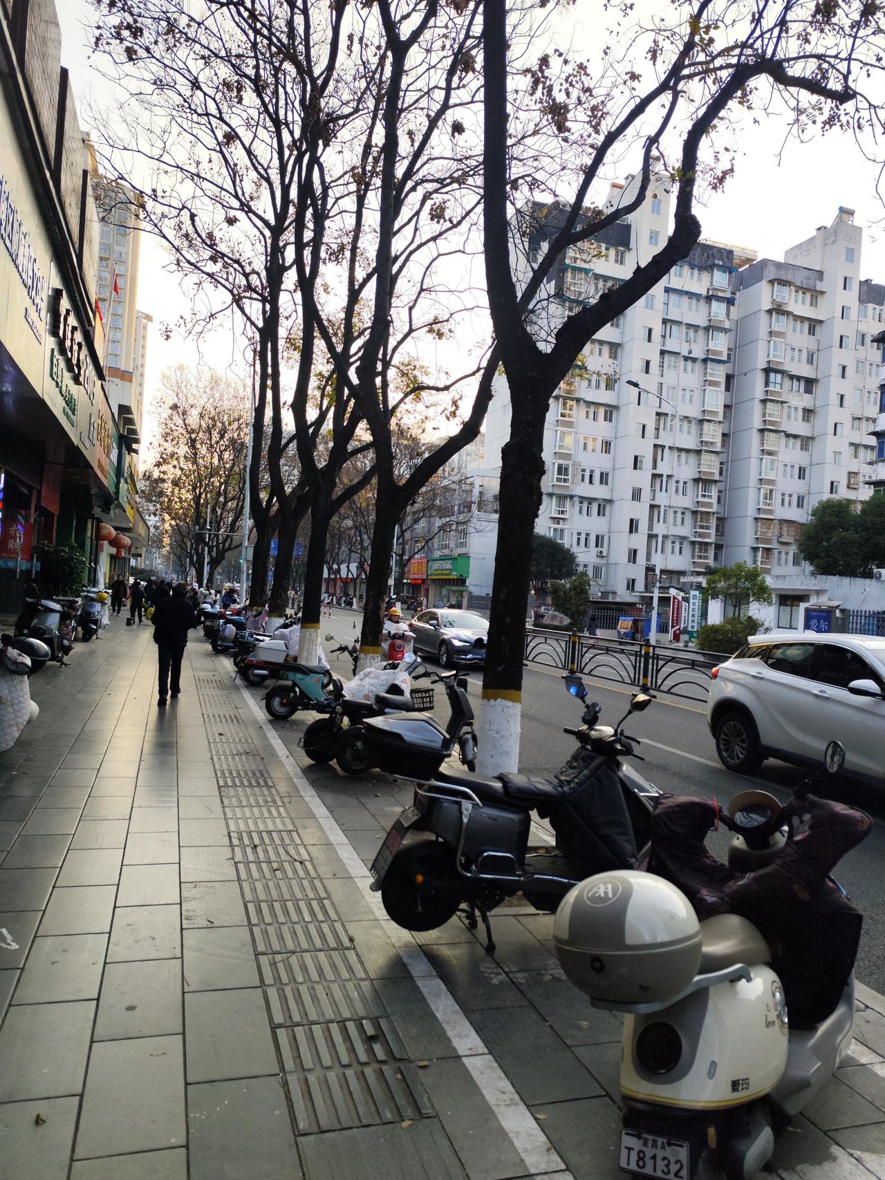 我国的刑法对于人贩子处罚实在太轻，完全起不到威慑作用，至今为止仍然猖獗，这已经充