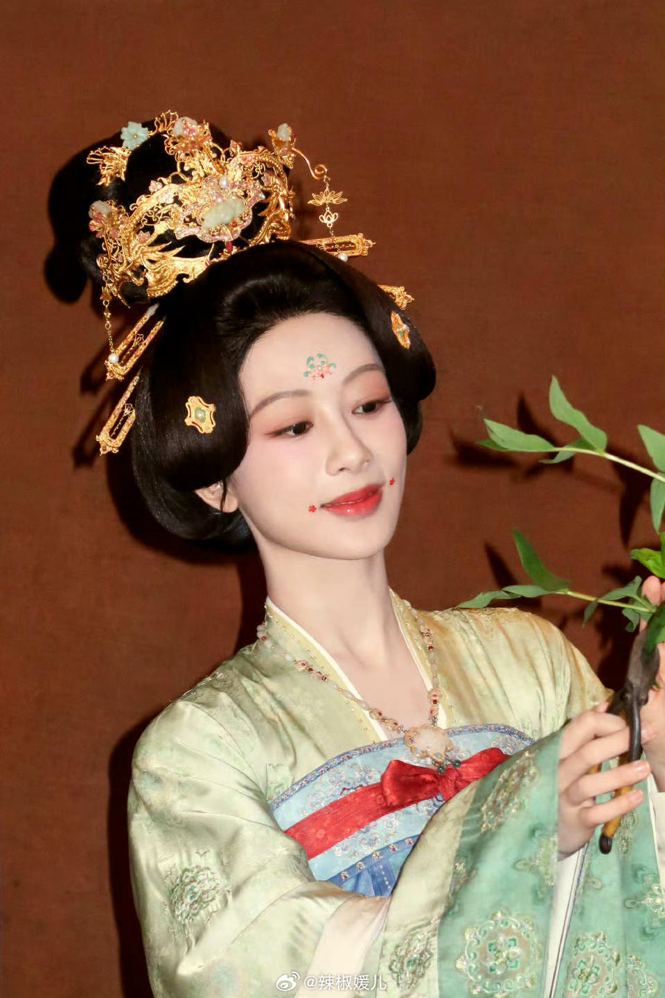 国色芳华  哇，我们的百花匠人～杨紫何惟芳[鲜花] 