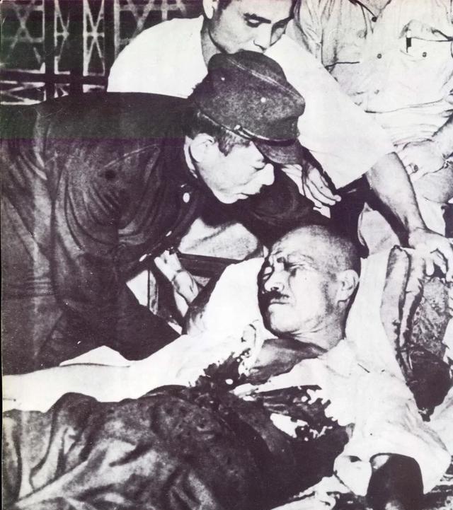 侵华战争甲级战犯东条英机在临死之前，曾给后代留下一句四字遗言。
说起东条英机，很