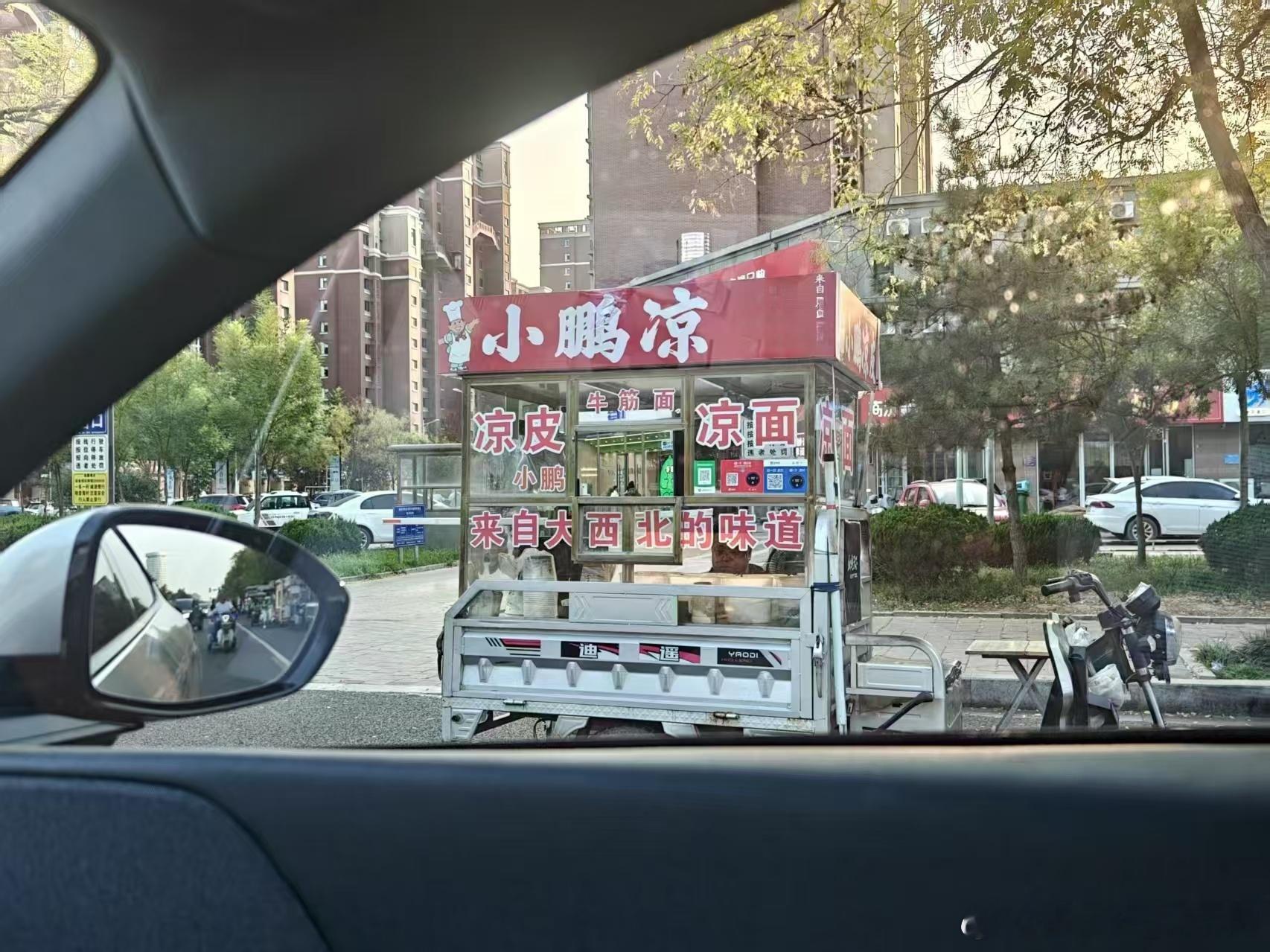 图1，小鹏凉.....了？其实从几年前就一直被人凉了，以至于现在自己拿出来自嘲都