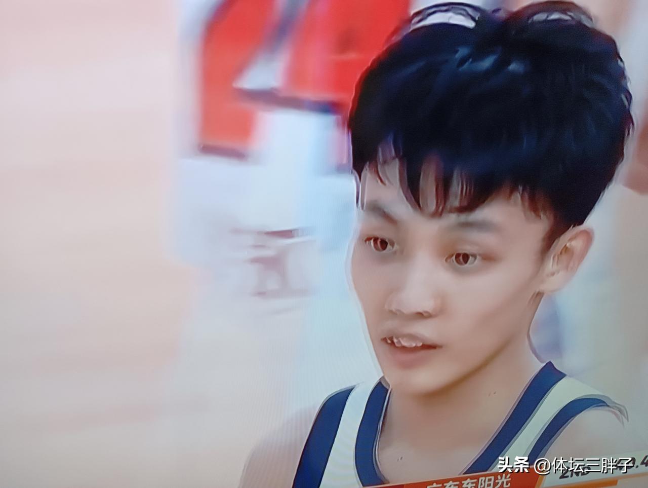 危机时刻杜峰又想到徐杰，但是已经完了，已经被上海男篮打爆了。今晚杜峰也知道对阵上