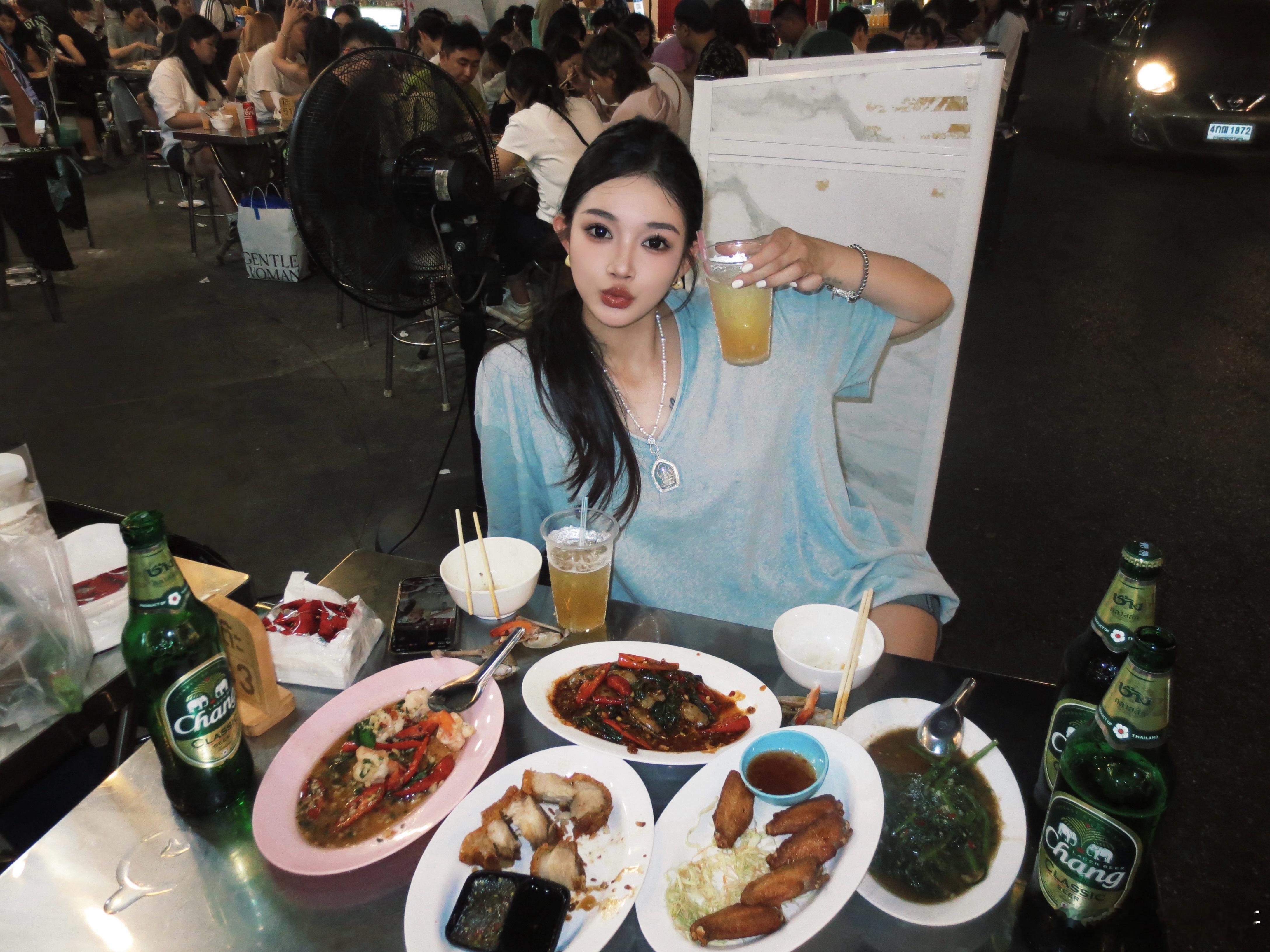日子怎么会跟谁过都一样呢  ​​​