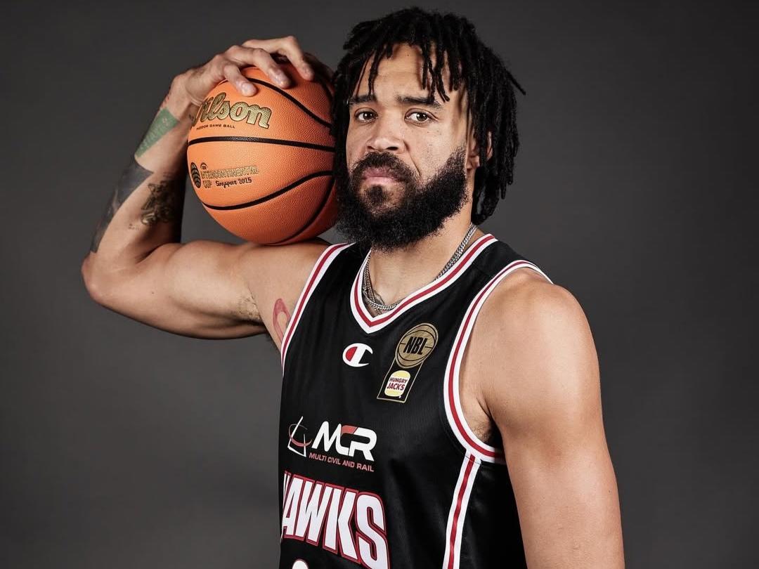 CBA最新消息：据知名篮球自媒体人@付政浩发博，谈及北京队与麦基的传闻。由于此前