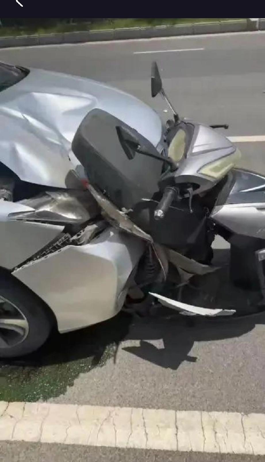 高三男生张俊豪在备战高考途中遭遇邻居故意追撞，一年后不幸离世，引发社会广泛关注。