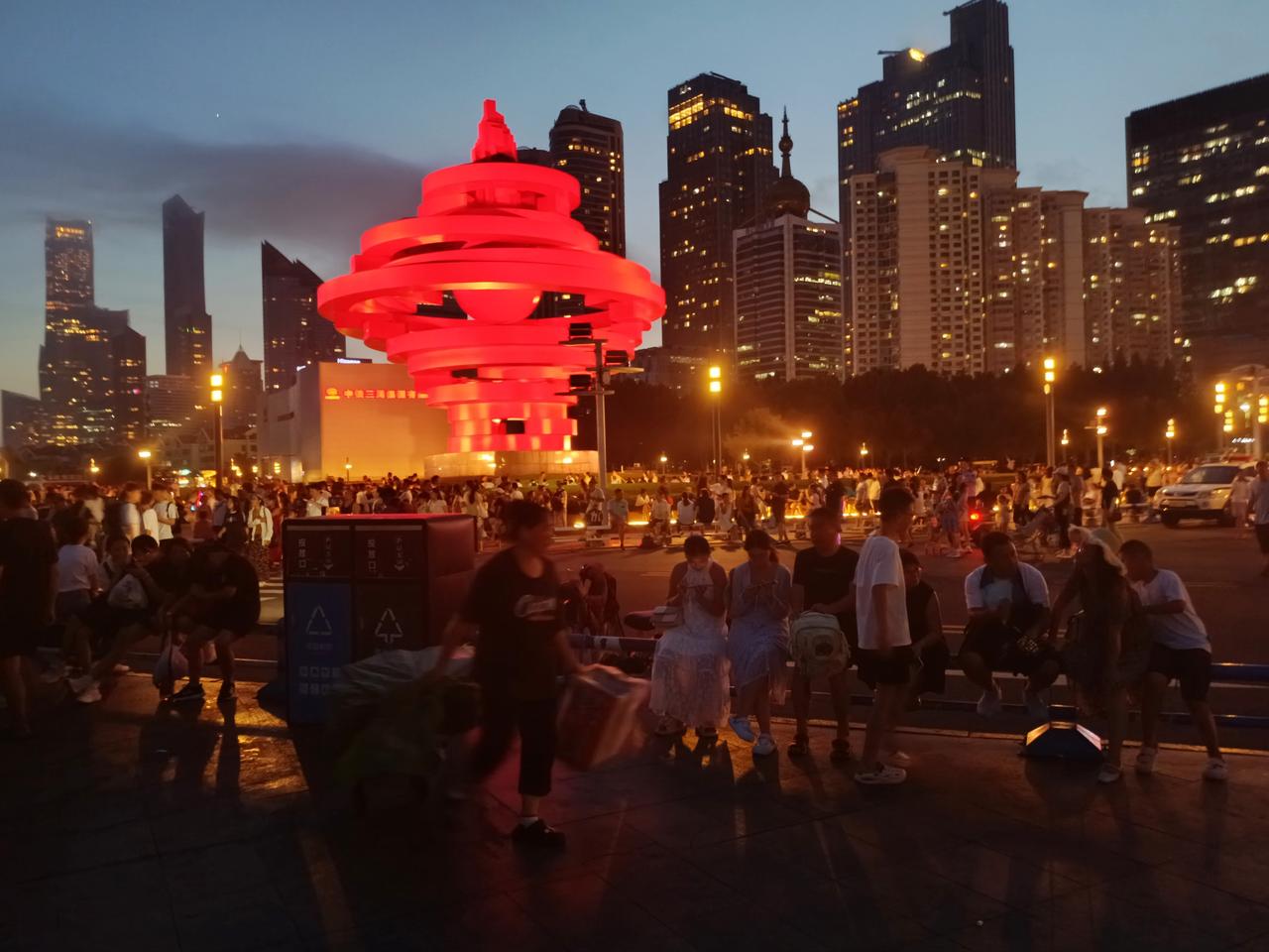 按照四季节气立秋后高温会出现转折，但也要分地域。

我的家乡青岛每年热的晚，凉快