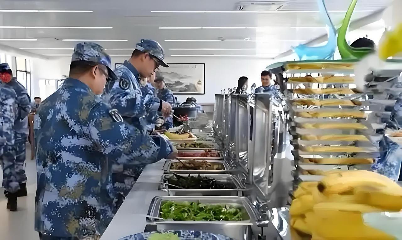海军的伙食为什么必须好？因为海军是唯一一个可以在一个下午就输掉国运的军种！陆军即