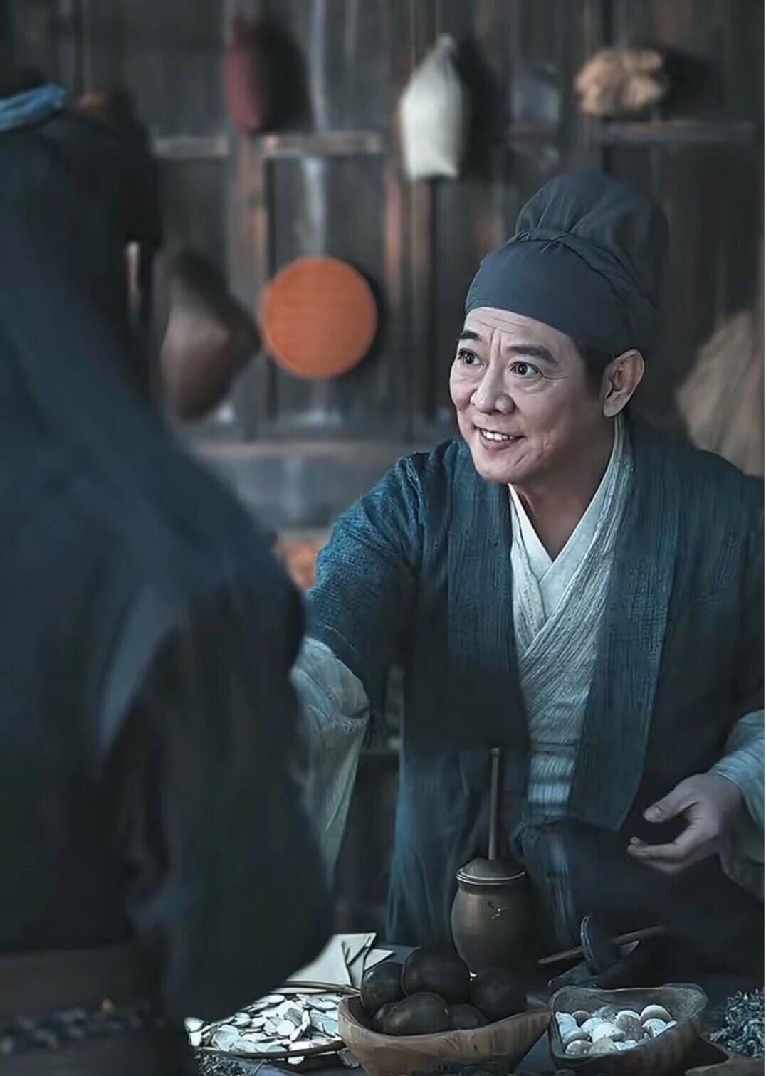刚刷到李连杰演的短剧了，我差点没认出来，感觉是突然一下子就变老了 
