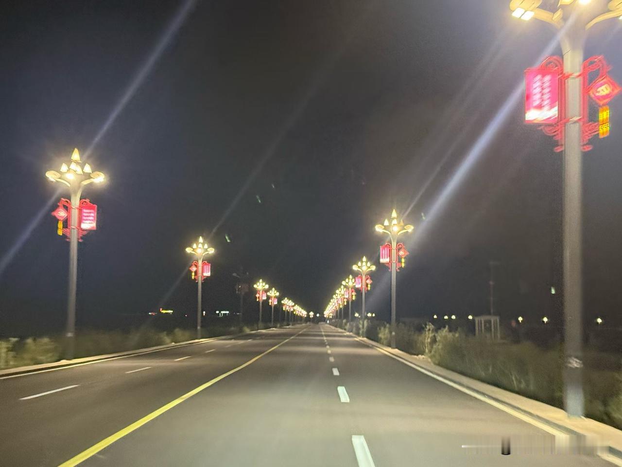❤️常以放大镜观人之长，以自省之心照己之短。人唯有深扎根基，方能抽枝长茎，向下扎